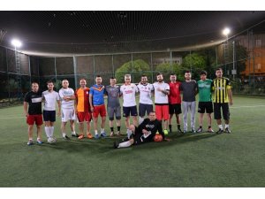 Eğitimciler ve gazeteciler halı sahada buluştu