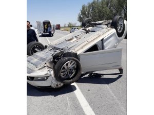 Konya’da tıra çarpan otomobil takla attı: 3 yaralı