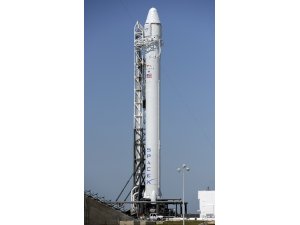 Şiddetli rüzgar SpaceX’in Falcon 9 roketinin fırlatılmasını erteletti