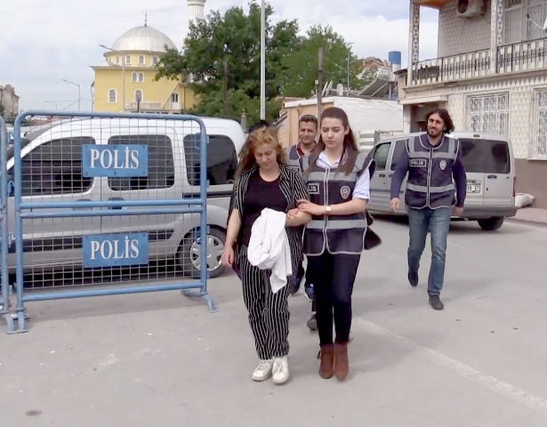 Hırsızlık zanlıları otobüsle kaçmaya çalışırken yakalandı