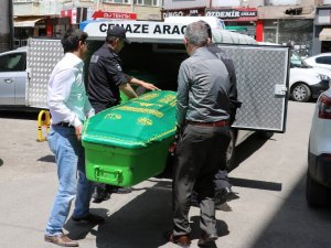 Sivaslı tüccar ölü bulundu