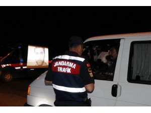 Jandarmanın sinevizyonlu yol uygulaması vatandaşın takdirini topladı