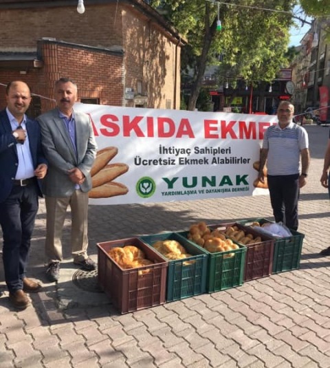 Yunaklılardan askıda ekmek kampanyası