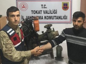 Alıcı kılığına giren Jandarmaya yakalandılar