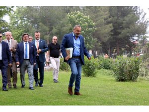 İsmail Uyanık: “Düşmanın attığı taş değil, dostun attığı gül yaralarmış adamı”