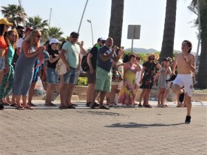 Yabancı turistlerden yarışmacılara alkışlı destek