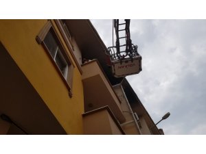 Babasına kızdı evi yaktı