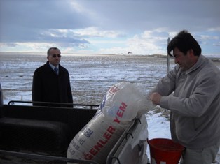 Karapınar Belediyesi doğaya yem bıraktı