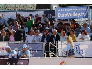 Başkan Çerçioğlu, plaj voleybolu heyecanına ortak oldu