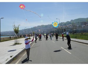 Uçurtma şenliğine katılan ‘özel’ gençler neşe dolu saatler geçirdi