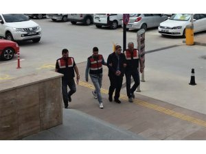 Özel düzenek kurup fabrikada esrar üretti