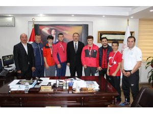 Başarılı sporcular gururlandırdı