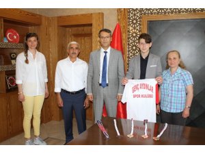 Özel sporcu Arda, 3 dalda Türkiye şampiyonu oldu