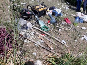 Manisa’da defineciler sit alanını talan etti