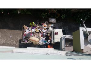 Apartman dairesinden bir kamyon atık çıktı