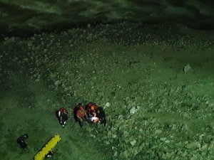 Kayıp muhabiri arama çalışmalarında suya kapılarak şehit olan askerler dereden çıkartıldı