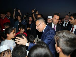 Oktay, KKTC'de vatandaşlarla iftarda bir araya geldi