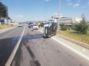 Hafif ticari araç devrildi 1 ölü 3 yaralı