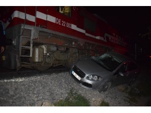 Malatya’da faciadan dönüldü, yolcu Treni otomobile çaptı