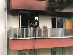 Başkent’te salonu yanan evde 3 kişi yaralandı