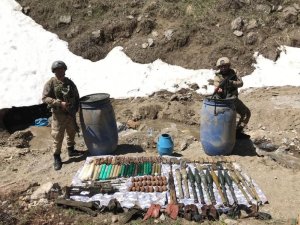 Jandarma, PKK’ya ait çok sayıda mühimmat ele geçirdi