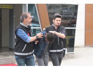 “Savcıyım” diyerek dolandırdığı vatandaşın evindeki para dolu kasayı aldı