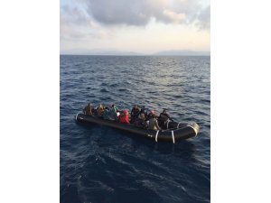Kuşadası Körfezi’nde 10’u çocuk 24 kaçak göçmen yakalandı