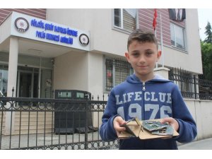 Tartıştığı çocuklar ödevini parçalayınca soluğu polis merkezinde aldı