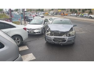 Başkentte zincirleme trafik kazası: 3 yaralı