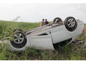 Takla atan araç mercimek tarlasına girdi