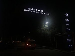 Sarar çifti maskeli 3 kişi tarafından rehin alınarak soyuldu