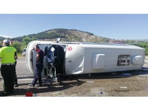 Suriyeli öğrencileri taşıyan minibüs takla attı: 12 yaralı