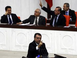 AK Parti, Osman Durmuş'un kellesini istiyor
