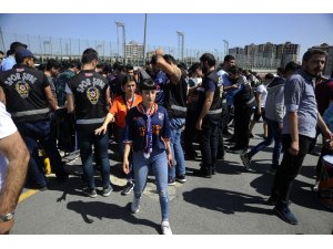 Başakşehirli taraftarlar 10 otobüsle yola çıktı