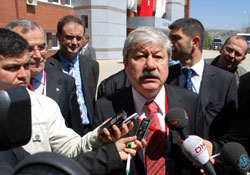 Camiye ayakkabı ile giriliyor mu ki..