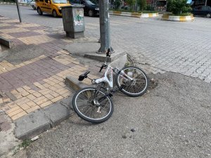 Otomobil ile bisiklet çarpıştı: 1 yaralı
