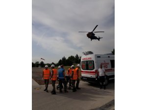 Askeri helikopter yaralı çocuk için havalandı