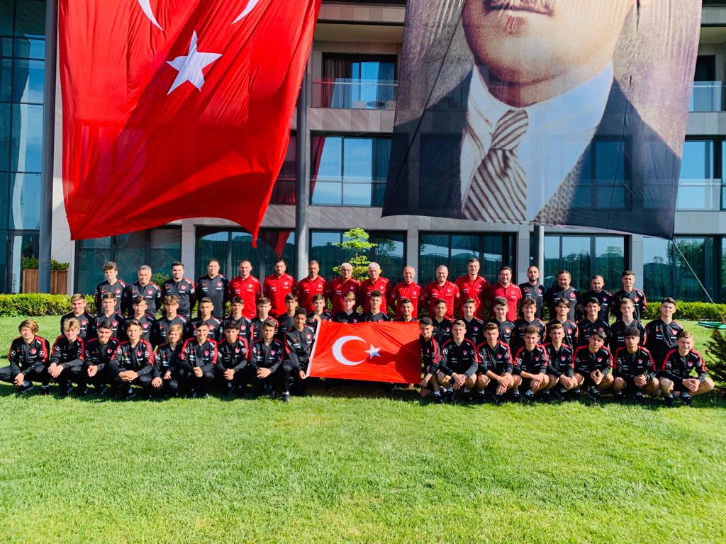 U 14 ve U 15 Milli Takımlarından  19 Mayıs kutlaması