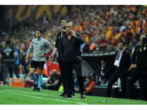 Fatih Terim tribüne gönderildi