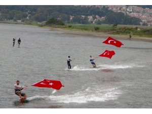 Sörfçülerden anlamlı etkinlik