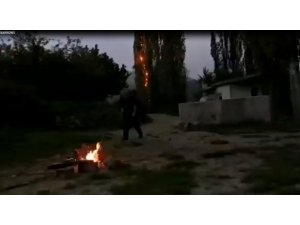Araziye düşen yıldırımdan kıl payı kurtuldu