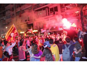 İzmir’de 19 Mayıs ve şampiyonluk coşkusu birlikte yaşandı