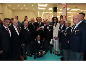 Erdoğan, gençler ve sporcularla iftarda bir araya geldi