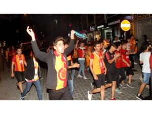 Fethiye’de binlerce kişi sokaklara döküldü