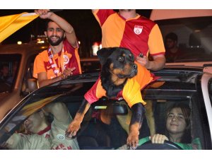 Bursa sokaklarında Galatasaray şampiyonluğu kutlandı
