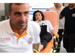 Hamile eşini otomobilden attı