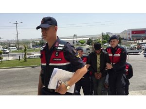 Karaman’da hırsızlık yaparken yakalanan 2 Afgan adliyeye sevk edildi