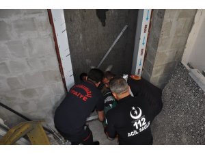 Asansör boşluğuna düşen işçi yaralandı