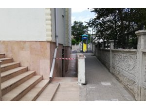 Hemşire, ilkokulun 4’üncü katından atladı