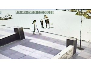 Küçük kızı taciz eden şahıs kameralara yakalandı